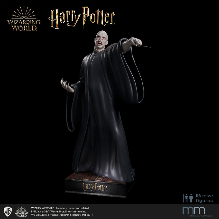 Voldemort life-size statue mit schwarzem Umhang